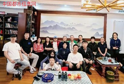 沈腾国庆节回老家过节发全家照 网友:原来如此!