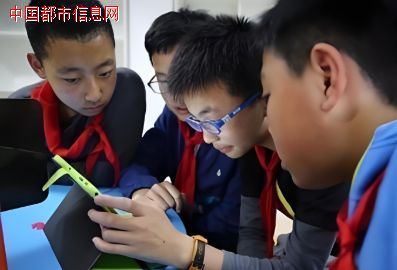 教育部严禁将电子产品带入课堂 作业限时为家长和学生减负