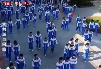 一年级校服970元 教育成本背后的家长焦虑引发热议!